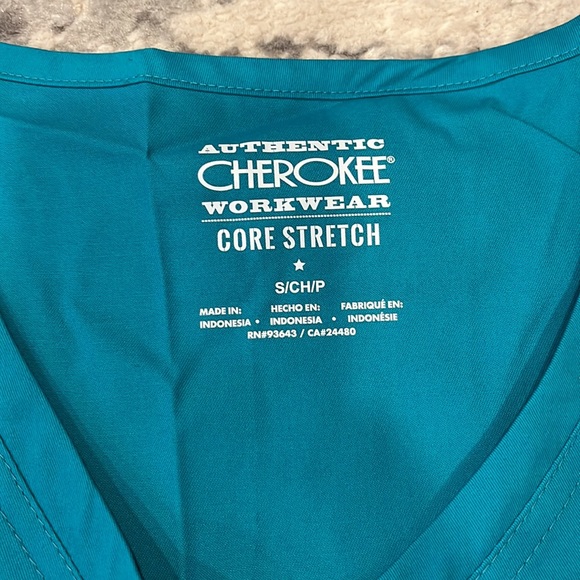 NWT Cherokee Scrub Top “Core Stretch” - Picture 2 of 2